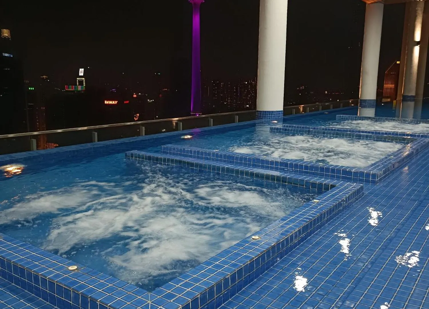 Lx 36A 2Queen Bed Infinity Pool Klcc View Kuala Lumpur Lägenhet